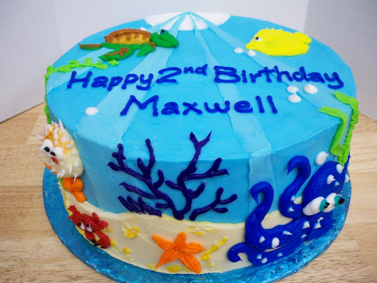 Icing Drawing of Sea Life on cake