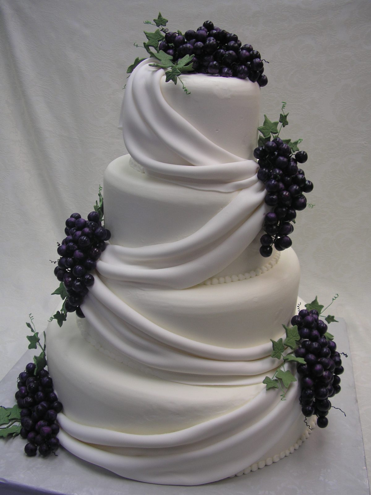 Wedding Cake, grapes