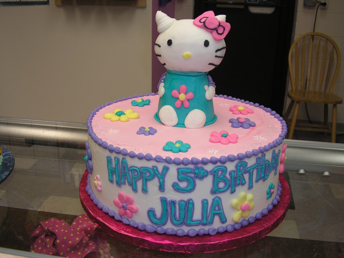 3D Hello Kitty cake