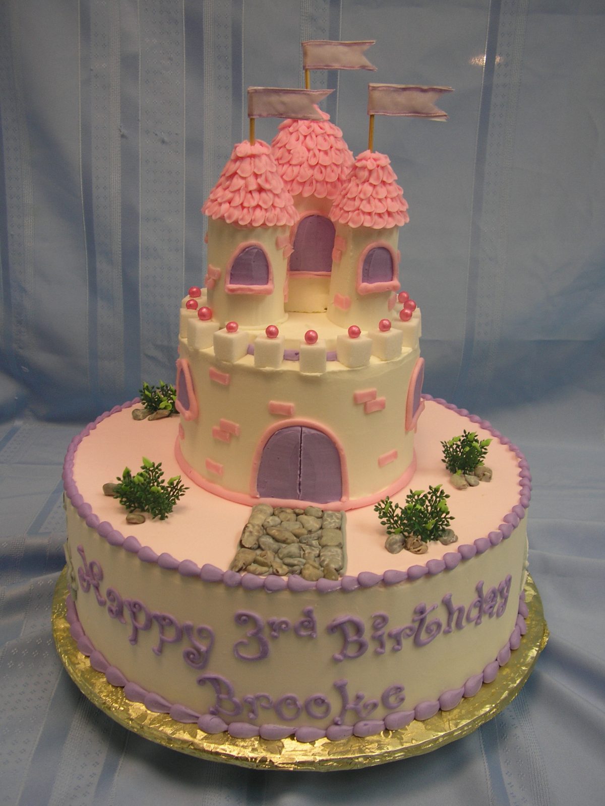 2 tier castle cake, cake with castle and moat