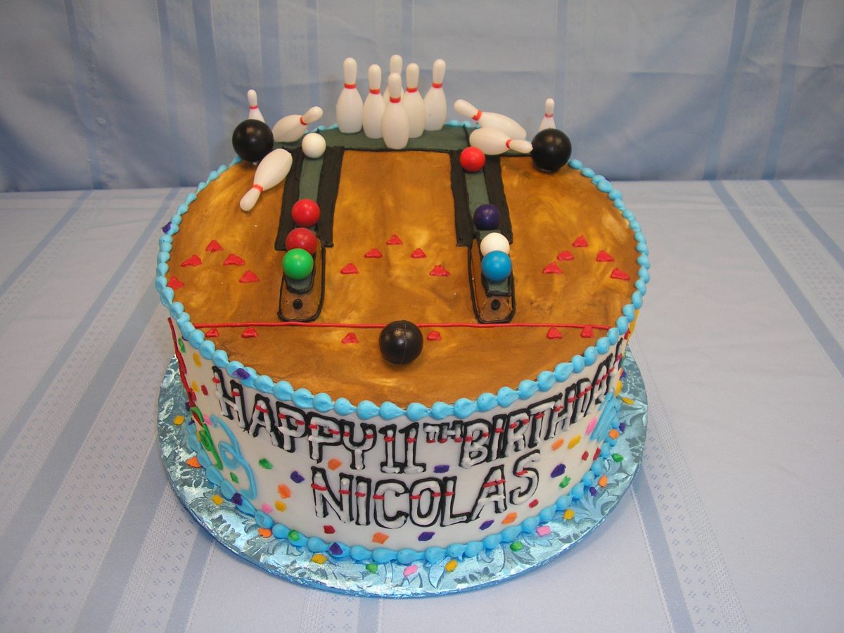 bowling alley cake, bowling pins and balls cake