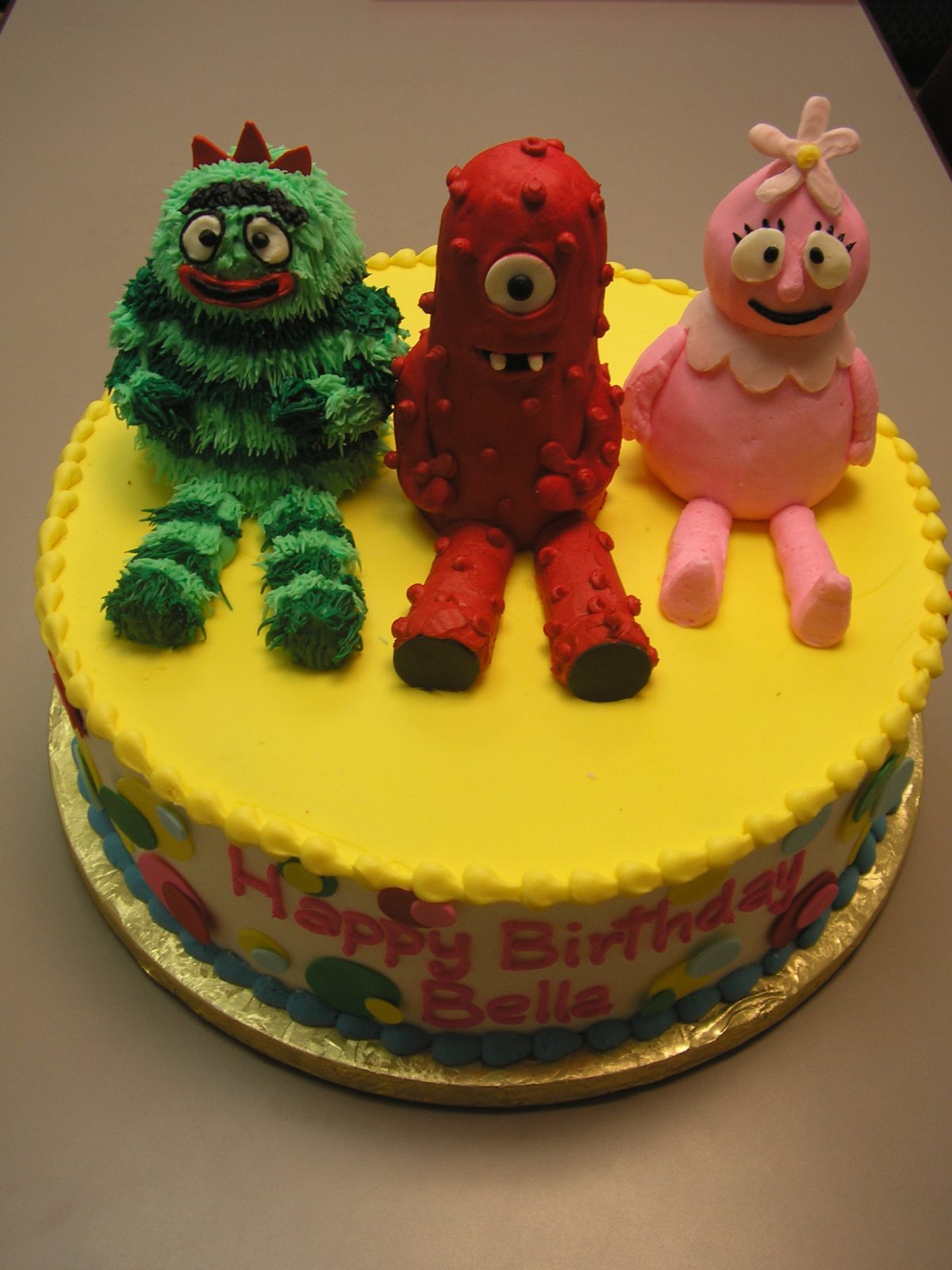3D characters on a cake