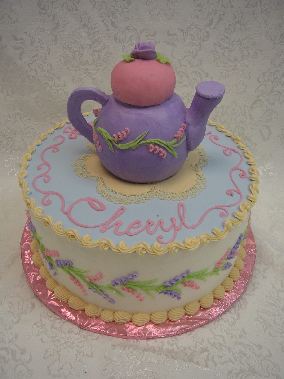3D teapot on cake